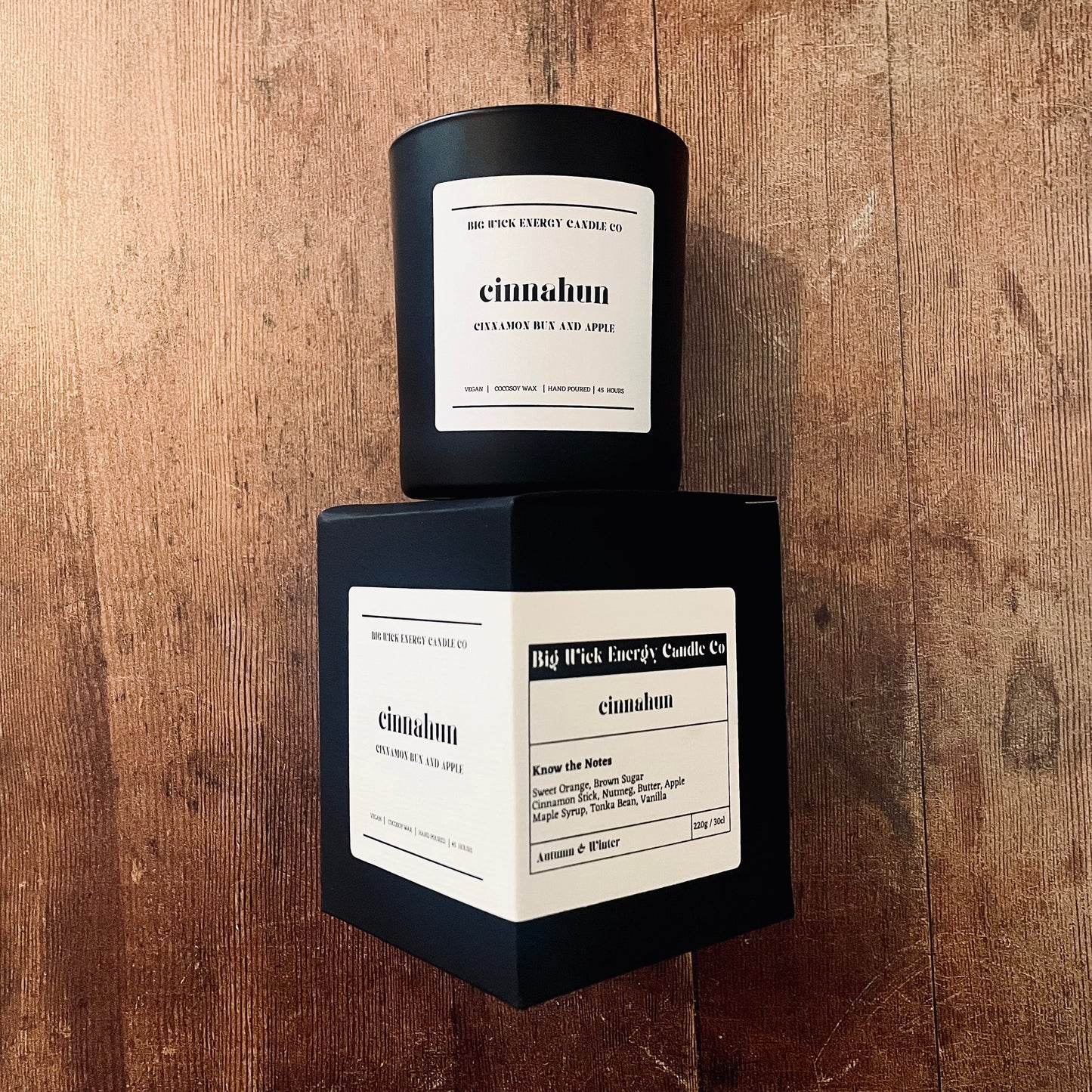 cinnahun - cinnamon bun and apple