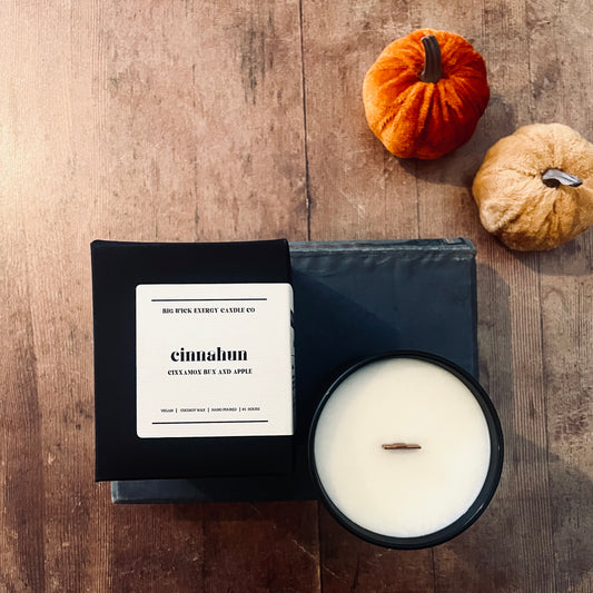 cinnahun - cinnamon bun and apple